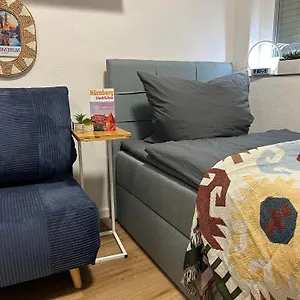 Modernesminizimmer-stadtnah-selfcheckin-parkplatz Nürnberg